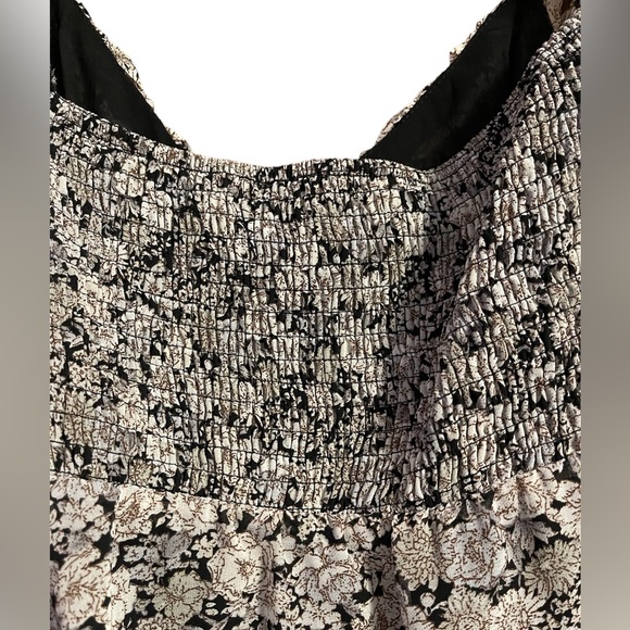 ASTR Floral Blouse Size M NWOT - Picture 4 of 7